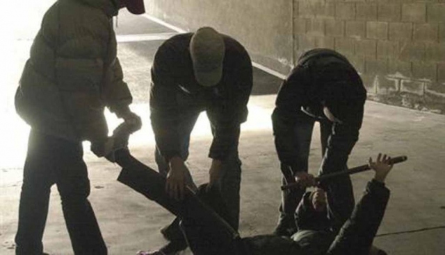 Siracusa, picchia 19enne per rubargli ciclomotore: denunciato