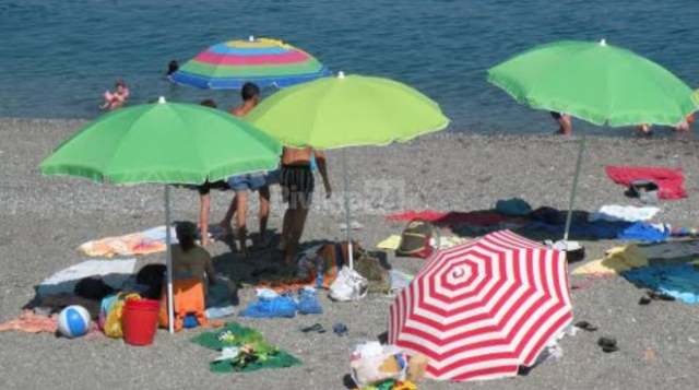 Noto, fanno razzia di borse e zaini a San Lorenzo: arrestati