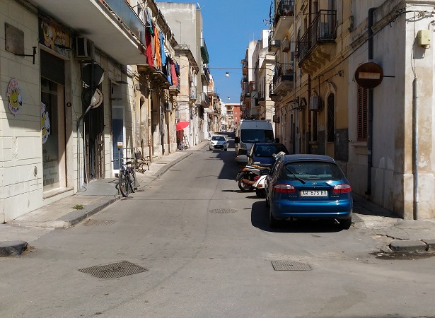 Siracusa, 5 colpi di pistola in pieno giorno contro il portone di un'abitazione alla Borgata