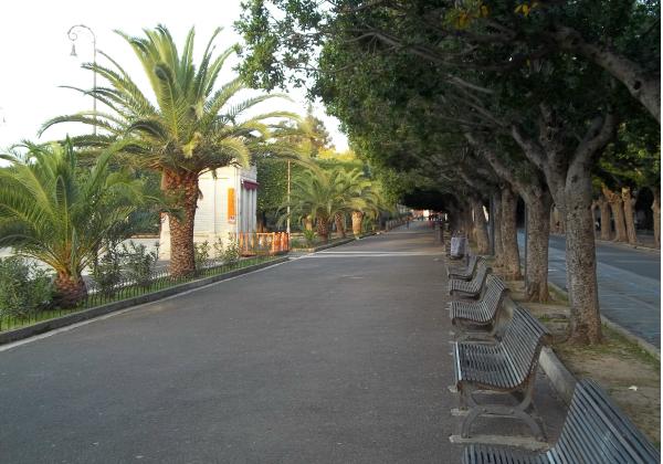 Noto, nigeriano nudo alla Villa: arrestato