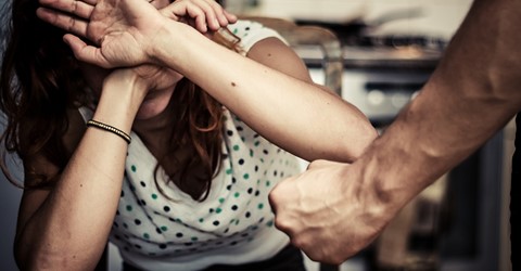 Siracusa, picchia la compagna per futili motivi: arrestato