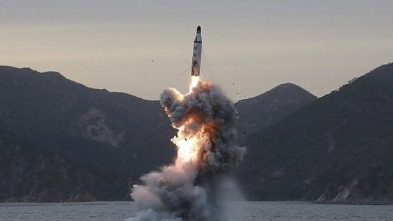 La Corea del Nord lancia nuovo missile intercontinentale