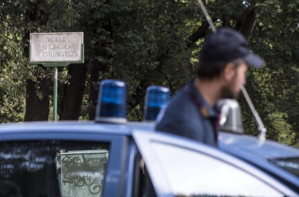 Roma choc, tedesca stuprata e legata ad un palo a Villa Borghese