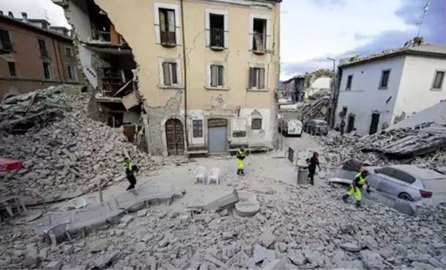 Il sindaco di Amatrice: "Mai arrivati fondi raccolti con sms"