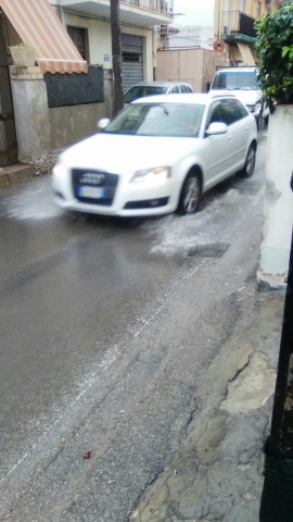 Siracusa, prima pioggia e strade allagate