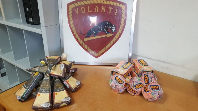 Siracusa, 20enni derubano più supermercati