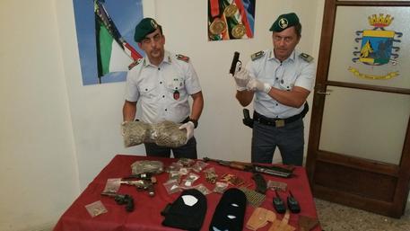 Catania, sequestrate armi e droga: 2 arresti