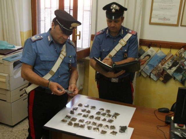 Carlentini, nascondeva marijuana in pozzetto per irrigare giardino