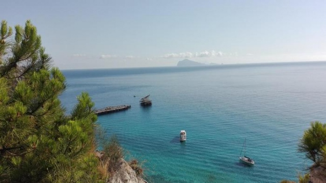 Aliscafo su scogli a Lipari, feriti