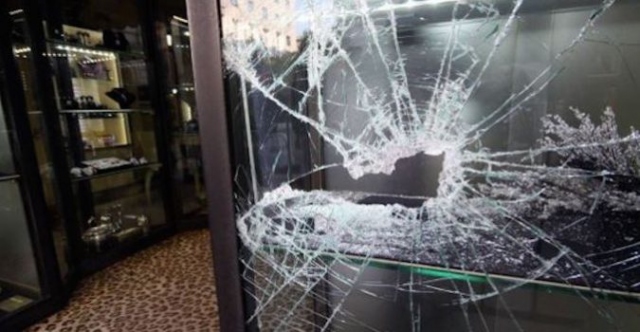 Avola, furto con spaccata in un negozio: bottino 50 euro