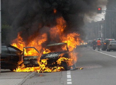 Priolo, incendiata auto di un Poliziotto: arrestato presunto autore