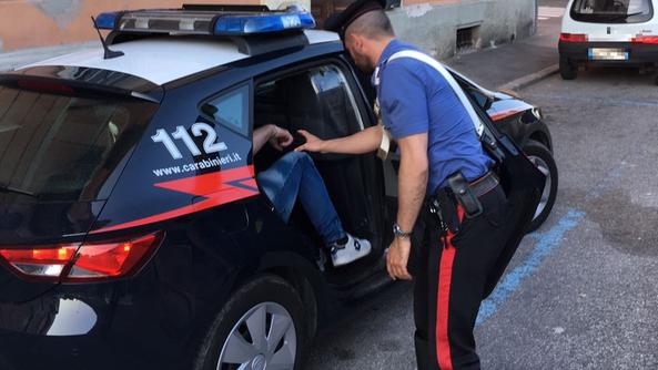 Siracusa, 33enne arrestato per furti e maltrattamenti in famiglia