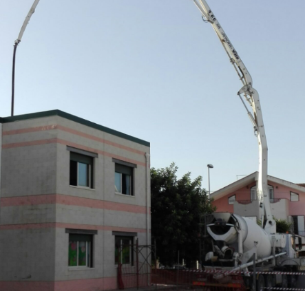 Siracusa, lavori sul tetto della scuola con alunni in classe