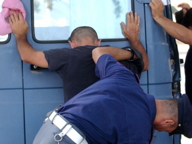 Noto, nascondevano hashish e marijuana: arrestati 2 giovani