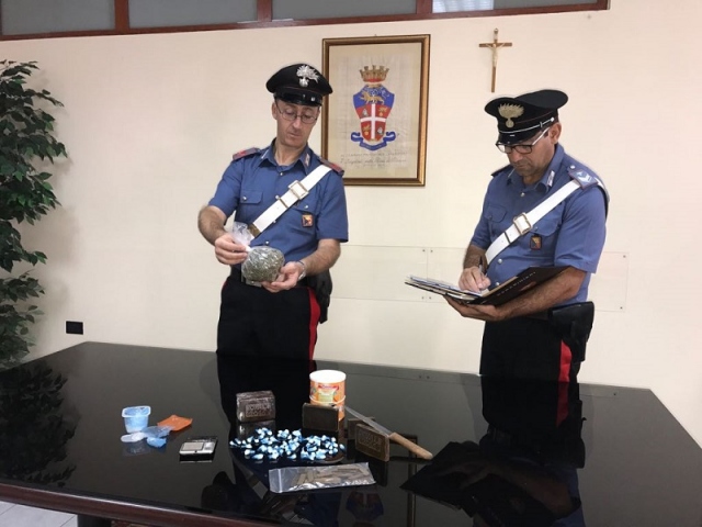 Siracusa, market della droga in casa: 33enne in manette