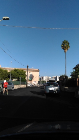 Siracusa, in via Augusta barriere aperte a metà: le auto transitano