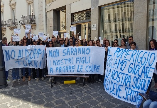 Siracusa, genitori dell'Archia: "Vogliamo finire l'anno scolastico nella nostra scuola"