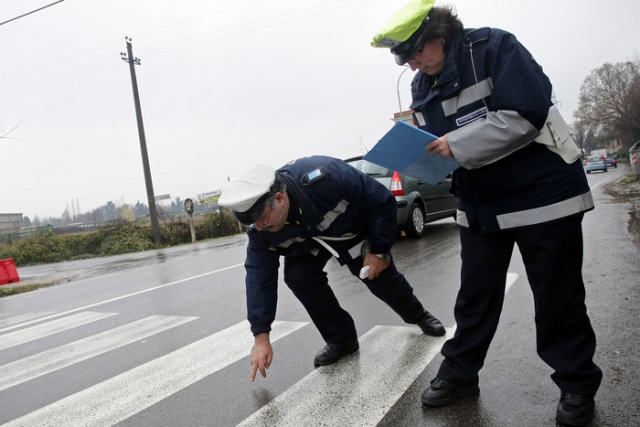 Nel Trevigiano, mamma investita su strisce per salvare figli: in coma