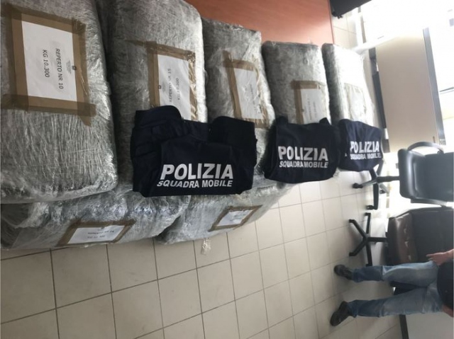 Ragusa, 300 Kg marijuana nel tetto di un camper