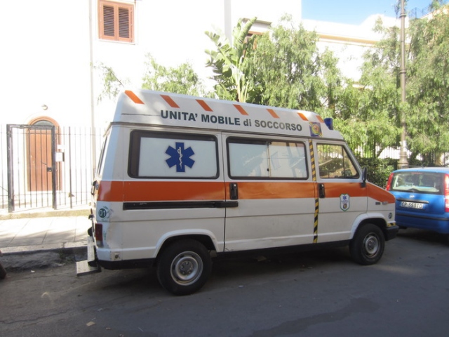 Palermo, donna tenta suicidio per sfuggire dal marito