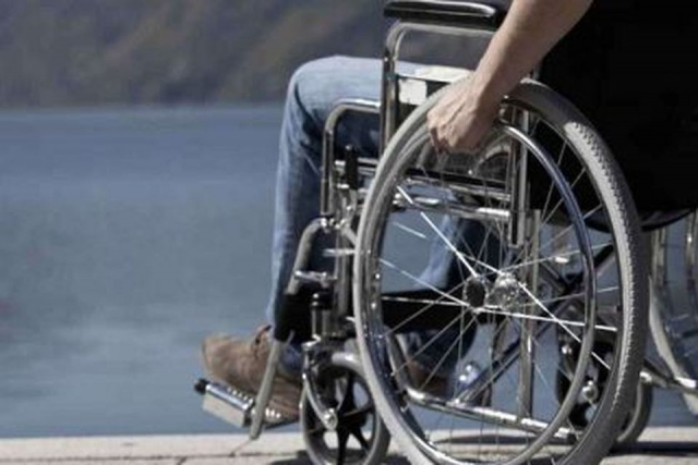 Noto, mette in pericolo disabile e lo minaccia: denunciato