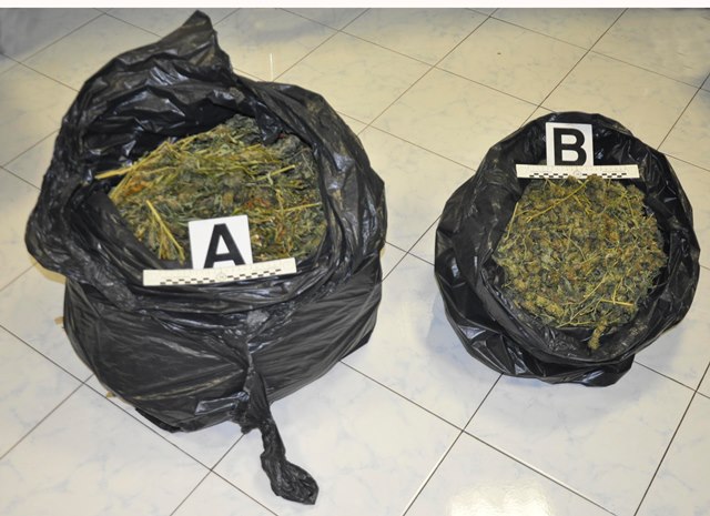 Augusta, nascondeva marijuana in macchina