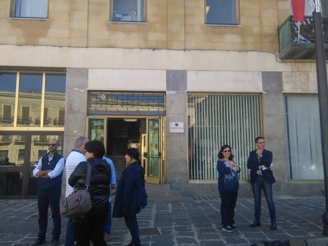 Siracusa, dipendenti ex Provincia in Prefettura per dire stop a prelievo forzoso