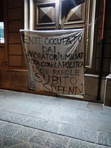 Siracusa, protesta dipendenti ex Provincia: la sede rimane occupata