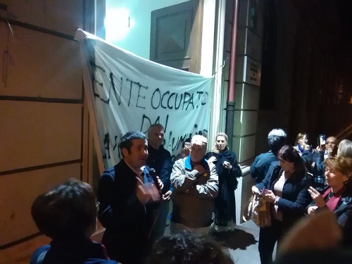 Siracusa, ex Provincia: benedizione e occupazione