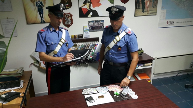 Avola, teneva in casa eroina e hashish: un arresto in flagranza