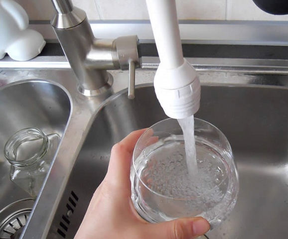 Siracusa, l'acqua costa sempre di più ma il servizio non migliora: dal 2011 al 2016 tariffe su del 24%