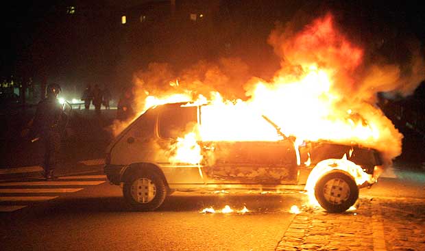 Floridia, a fuoco l'auto di un fotografo: indagini in corso