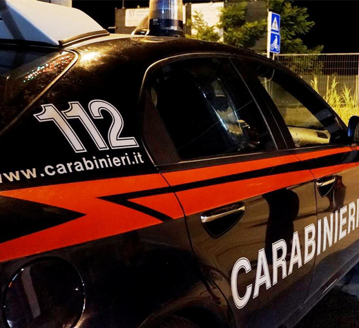 Siracusa, trova in casa la moglie con l'amante e chiama i Carabinieri
