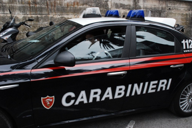 Siracusa, minaccia la vicina con un coltello: chiamati i Carabinieri