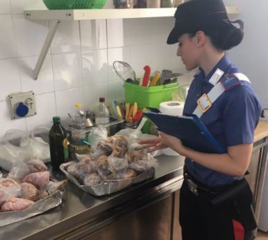 Siracusa, sequestrati 50 chili di prodotti ittici e 20 di verdure mal conservate