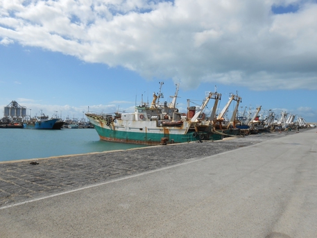 Mazara del vallo, rientrano marittimi pescehereccio sequestrato