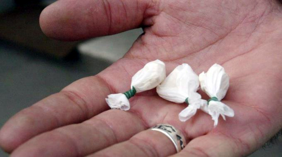 Avola, spaccia eroina dai domiciliari: arrestato