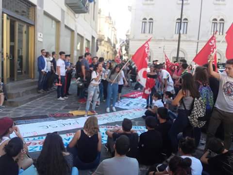 Siracusa, studenti in piazza: "Cambiamo La Scuola per Cambiare il Paese"