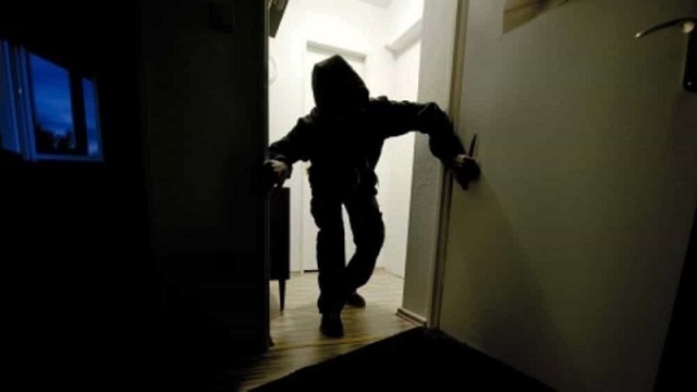 Siracusa, topo d'appartamento preso in flagranza