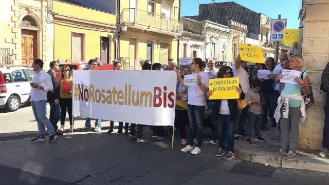 Canicattini Bagni, protesta del Meet up 5 Stelle contro Rosato