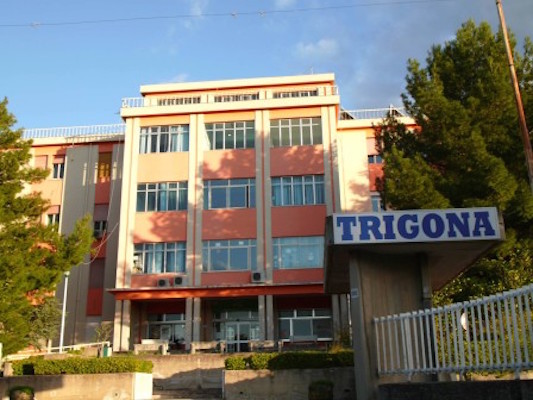 Noto, lui non accetta la separazione e diventa violento