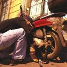 Augusta, furto di ciclomotore: denunciati in tre