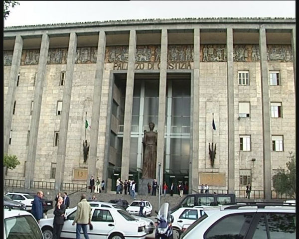 Noto, violenza sessuale e sequestro di persona: 3 anni di reclusione