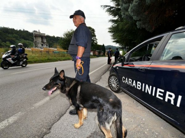 Priolo, spacciava marijuana sugli autobus agli studenti: arrestato