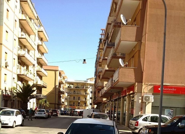 Siracusa, gli rubano il ciclomotore e per farli desistere esplode dei colpi di pistola in aria