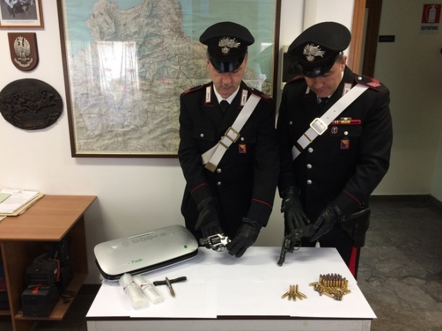 Palermo, pistole e cartucce: arrestati 2 fratelli