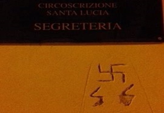 Siracusa, simboli nazisti nella sede della Circoscrizione Santa Lucia