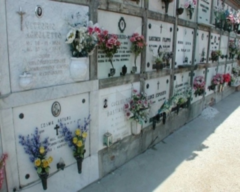 Siracusa, Sorbello e Vinci: "Ancora abbandono e degrado al cimitero"