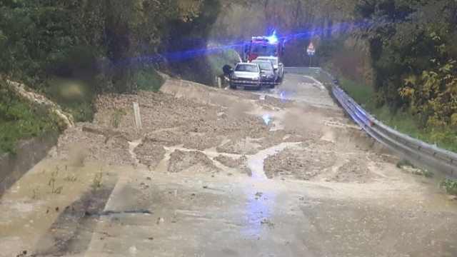 Maltempo, in Abruzzo è codice rosso. Allagamenti sulla costa