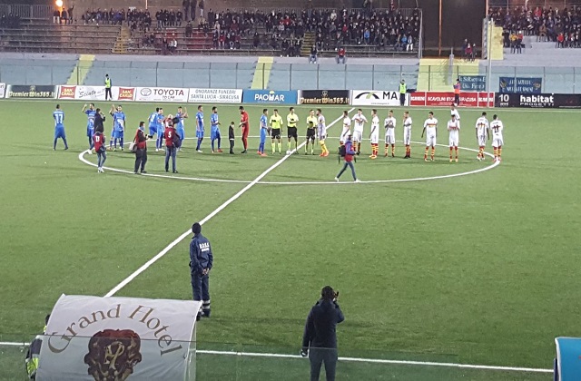 Un Siracusa rimaneggiato batte un buon Catanzaro